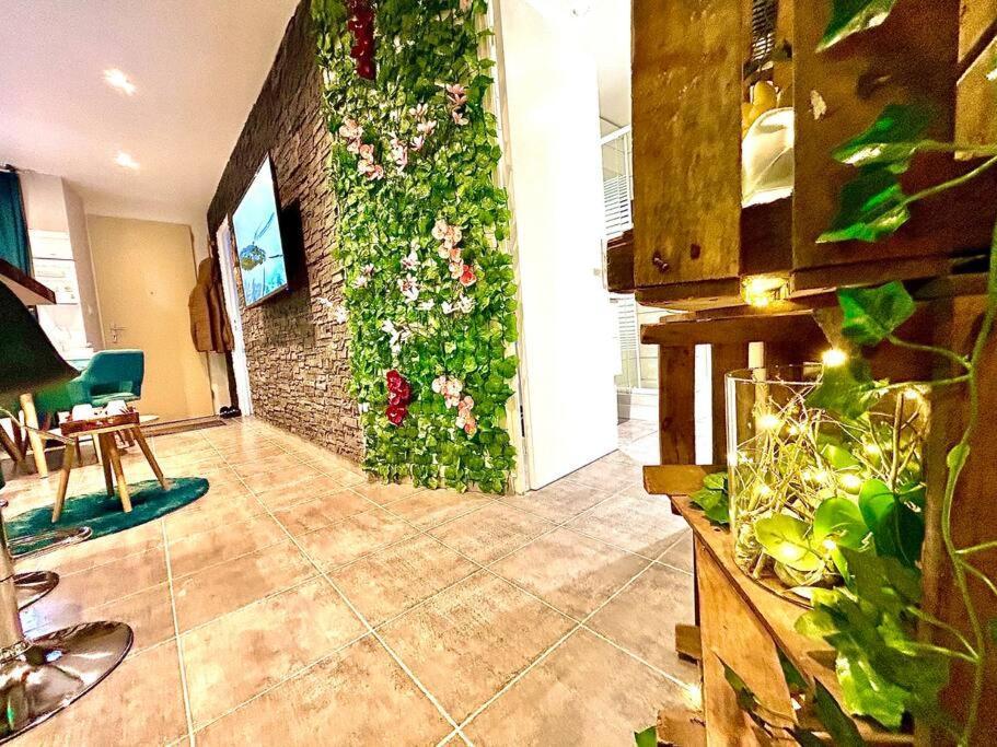 La Foret Enchantee, Centre Ville Pont-Sur-Yonne Extérieur photo